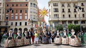 Descubre la Emocionante Tradición de las Fogueres de Sant Joan en Alicante 2024